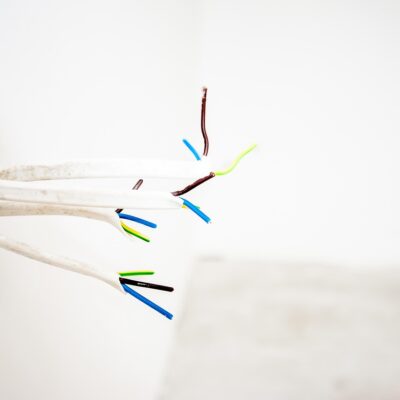 Opravy bez varování: Když se domov začne rozpadat a rozpočet nestíhá