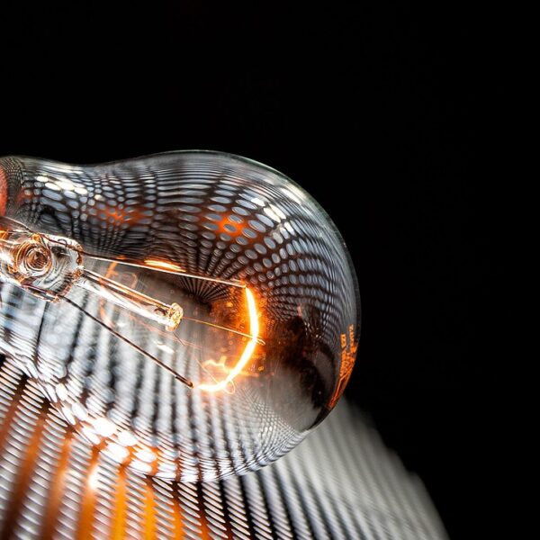 Energie pod tlakem: Proč platíte víc a kde se dá ještě ušetřit