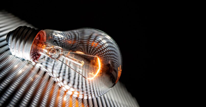 Energie pod tlakem: Proč platíte víc a kde se dá ještě ušetřit