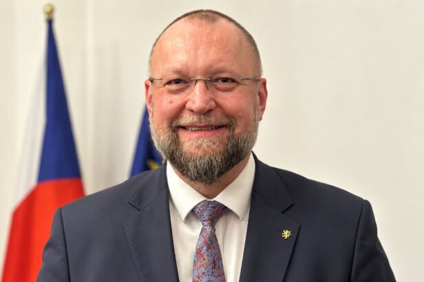 Bartoškův přešlap při posledním sbohem. Spletl si zesnulého