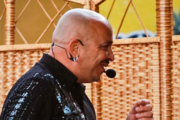 Izer slaví 60. Televizi nechal za zády, slavné duo je minulostí