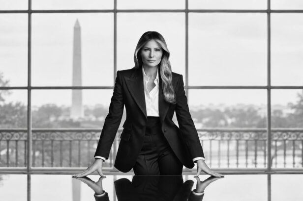 Melania nikde, po Trumpově boku znovu Harp. Jedna fotka rozpoutala poprask