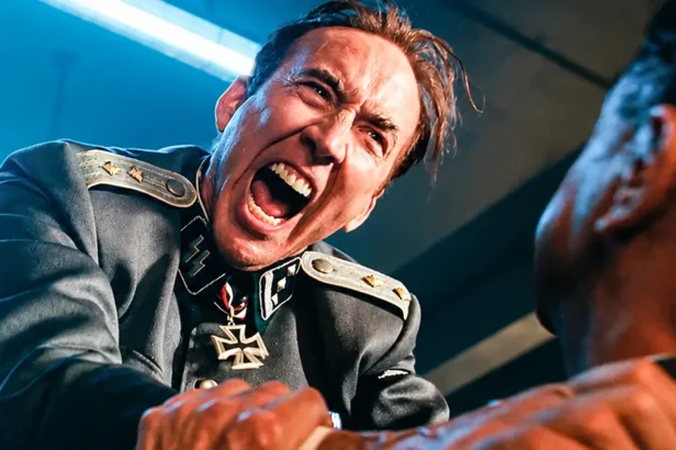Nicolas Cage vytáhl martini na Hitlera. Tohle je bondovský úlet