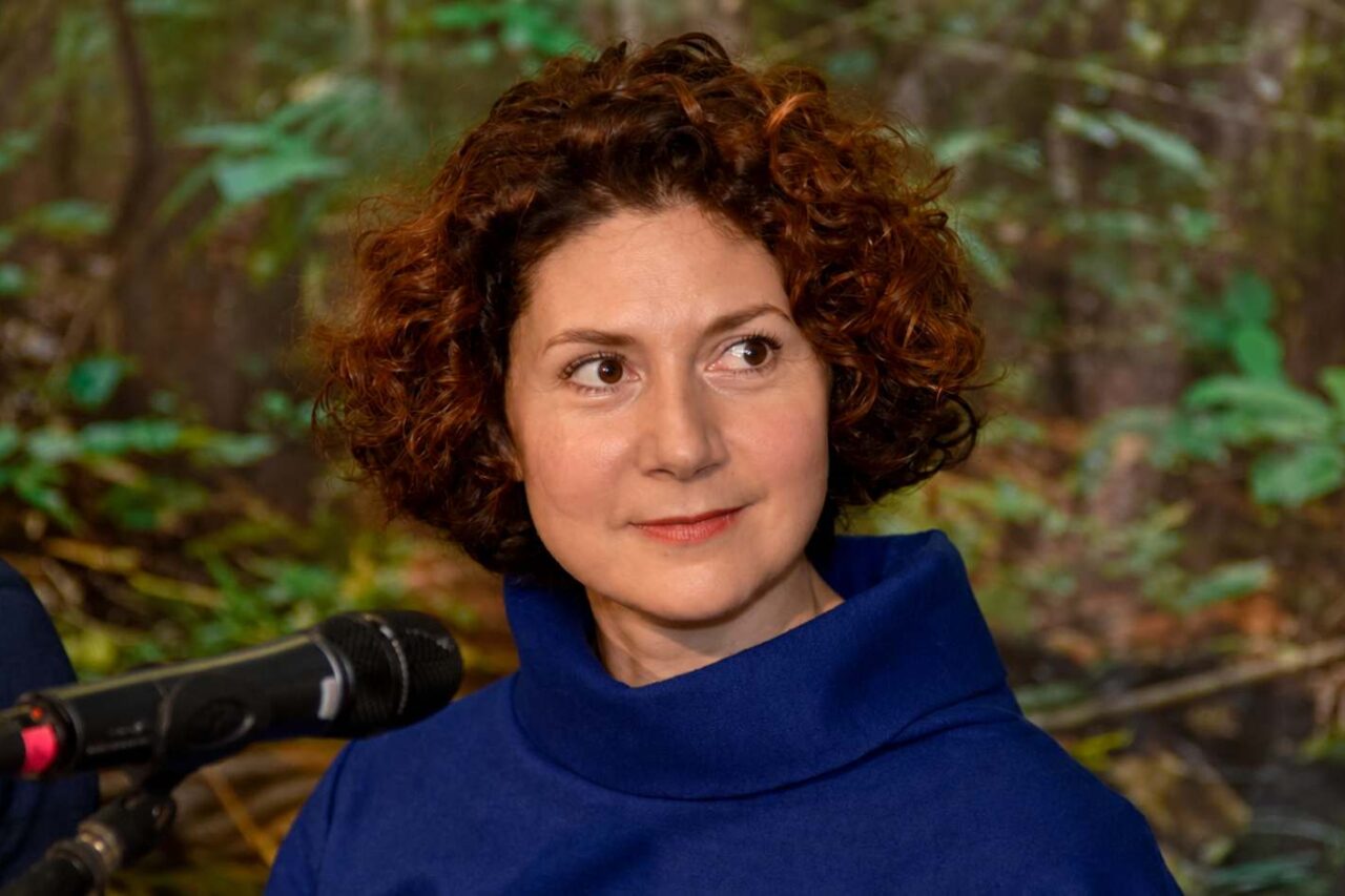 Martha Issová líčila, jak jí bratr strčil ponožky do úst