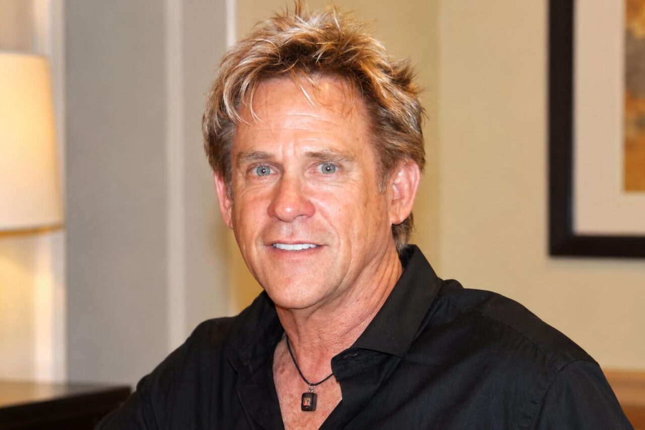 Michael Dudikoff slaví 72. Z ninji je dnes stavitel domů