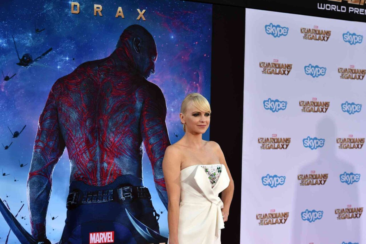Tvůrce seriálu Máma tvrdí, že o Faris pochyboval právem