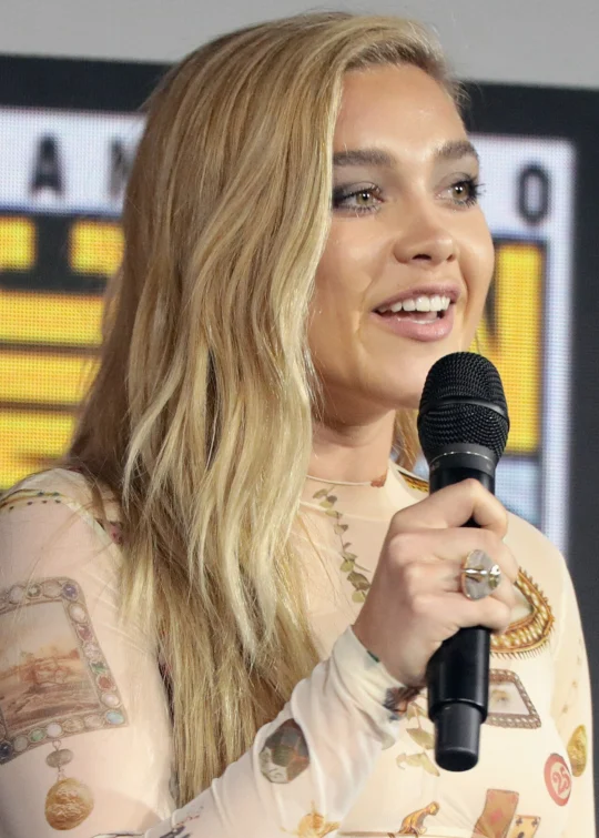 Fotografie 1 k článku Florence Pugh zuří kvůli Cornell: „Už nejsem unavená, zuřím“