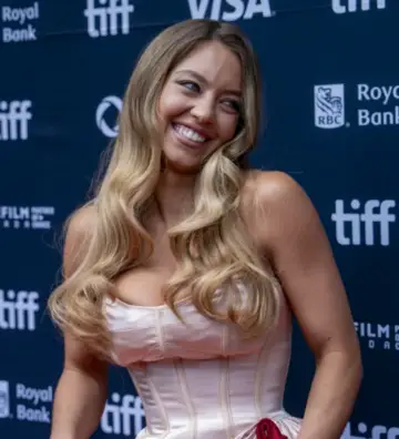 Fotografie 3 k článku Sydney Sweeney pod palbou: Nahá reklama rozzuřila elitní sportovkyně