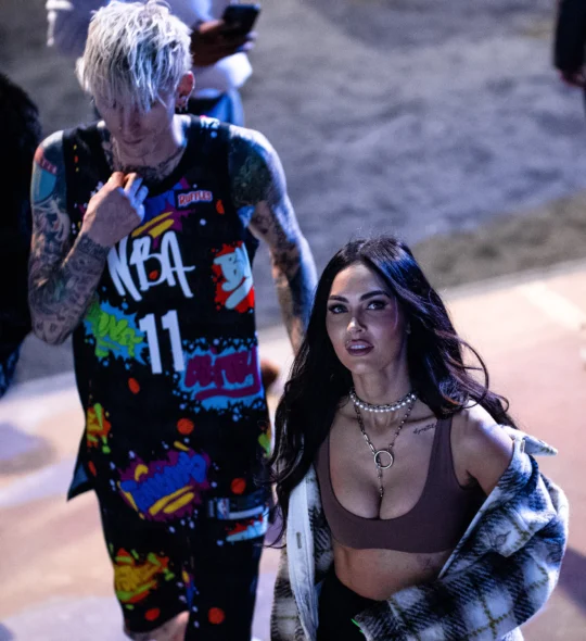Fotografie 6 k článku Dakota Johnson po boku MGK: Noční tah New Yorkem rozjel spekulace