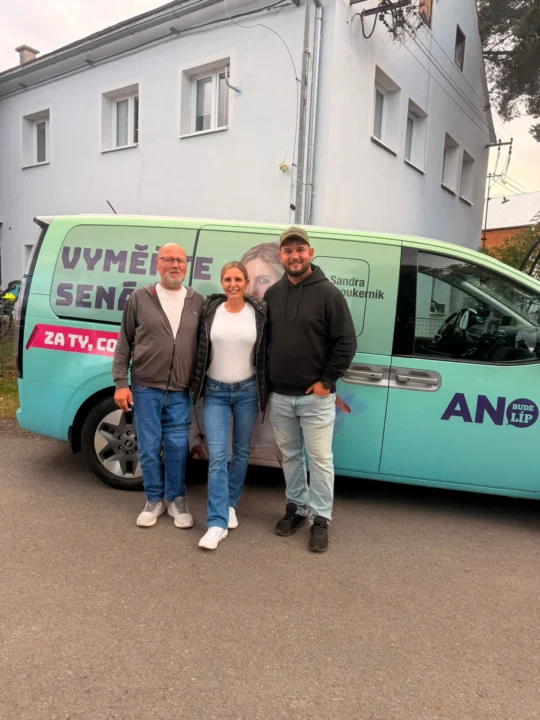 Fotografie 4 k článku Intimní skandál stíní cestu do Senátu: Tsoukerniková jde do voleb