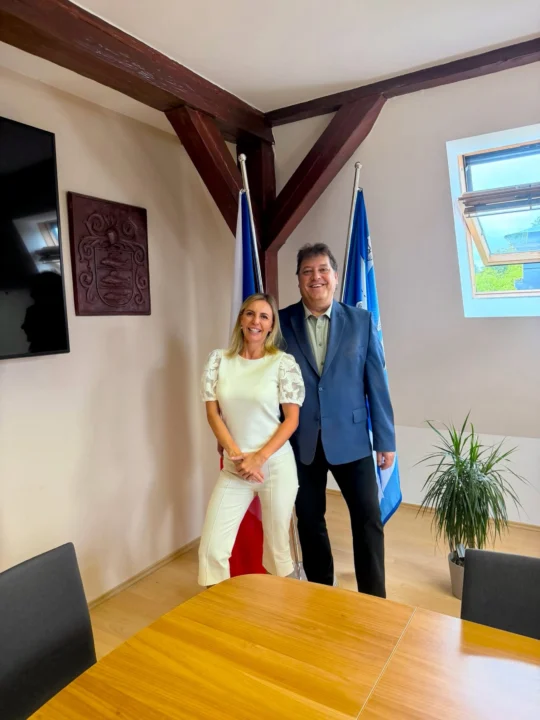 Fotografie 5 k článku Intimní skandál stíní cestu do Senátu: Tsoukerniková jde do voleb