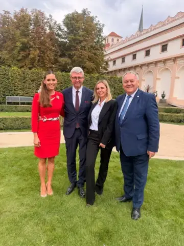Fotografie 1 k článku Intimní skandál stíní cestu do Senátu: Tsoukerniková jde do voleb
